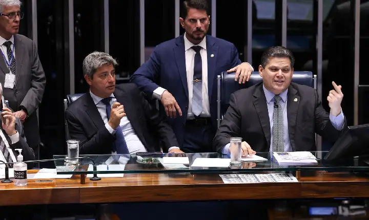 Alcolumbre retira PEC da Segurança Pública da pauta do Senado