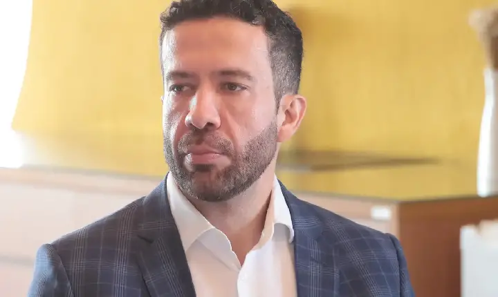 André Janones recebe alta e deixa hospital em São Paulo