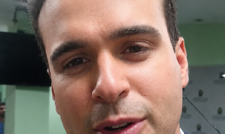 Após críticas dos outros candidatos ao governo da Paraíba, por faltar a debate, Lucas Ribeiro se defende e justifica ausência.