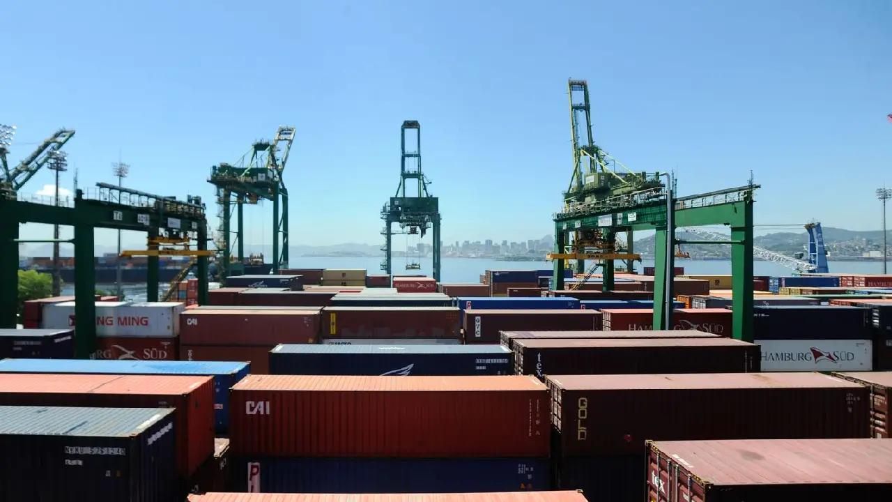Balança comercial tem superávit de US$ 7,74 bilhões em setembro