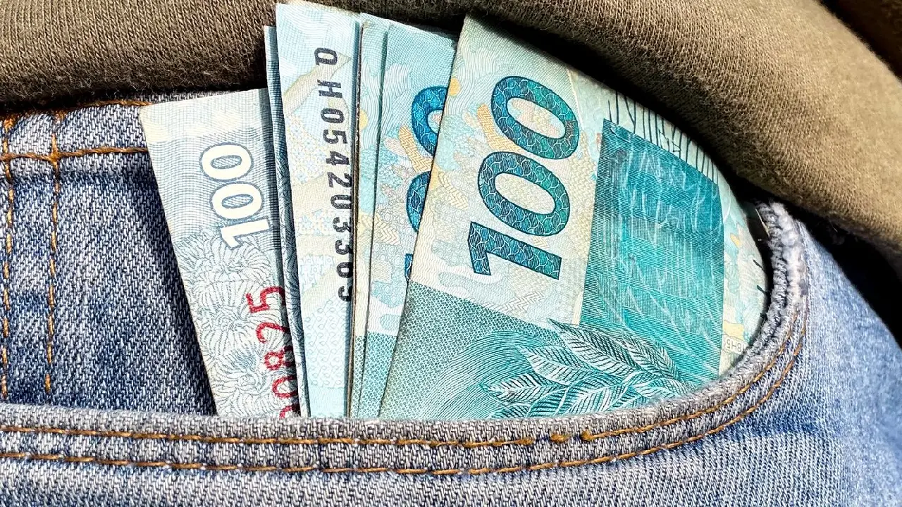 Beneficiários com NIS de final 4 recebem Bolsa Família de agosto