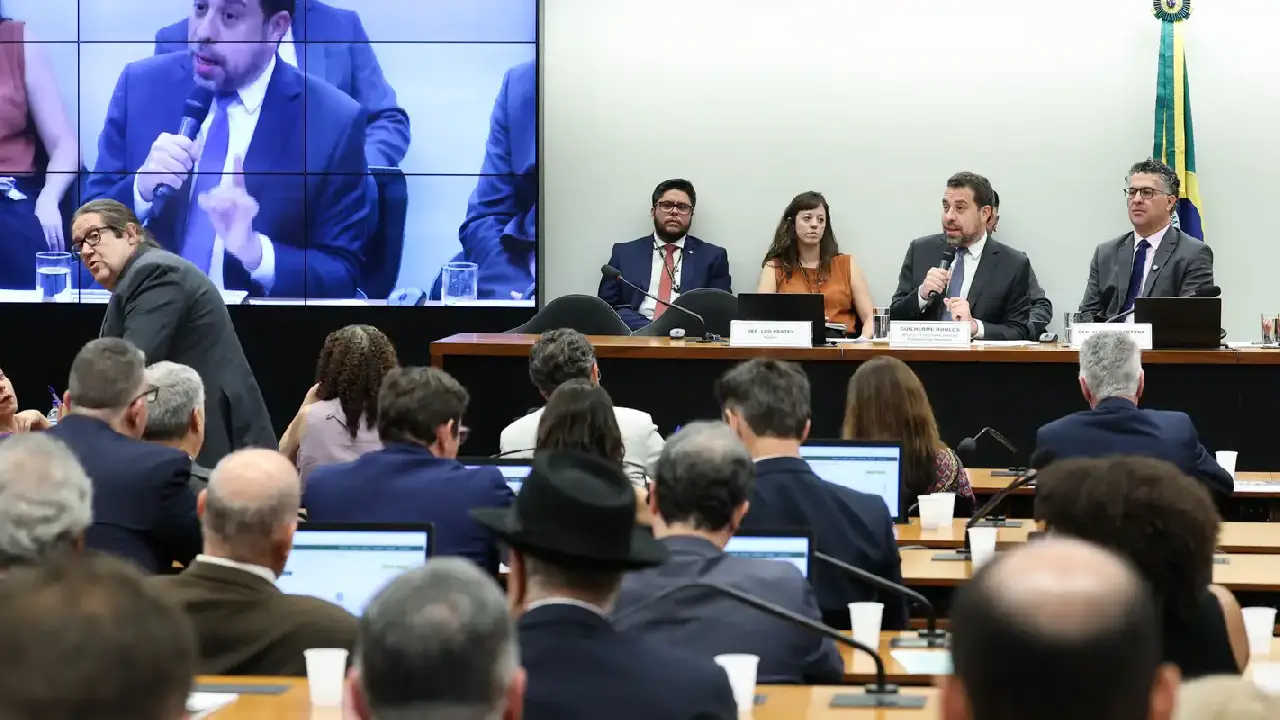 Boulos critica compensação a empresas pelo fim da escala 6x1