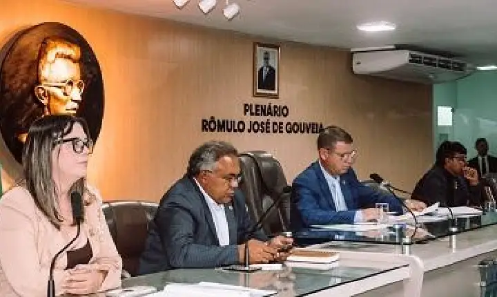 Câmara aprova 95 requerimentos e discute ações do Poder Executivo