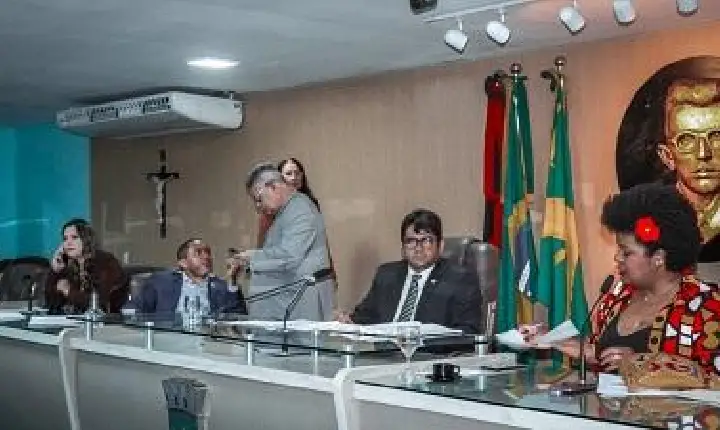 Câmara debate atendimento a crianças atípicas e violência doméstica durante sessão