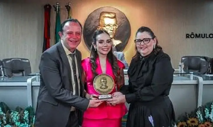 CMCG homenageia primeira-dama da Paraíba com Medalha de Honra ao Mérito