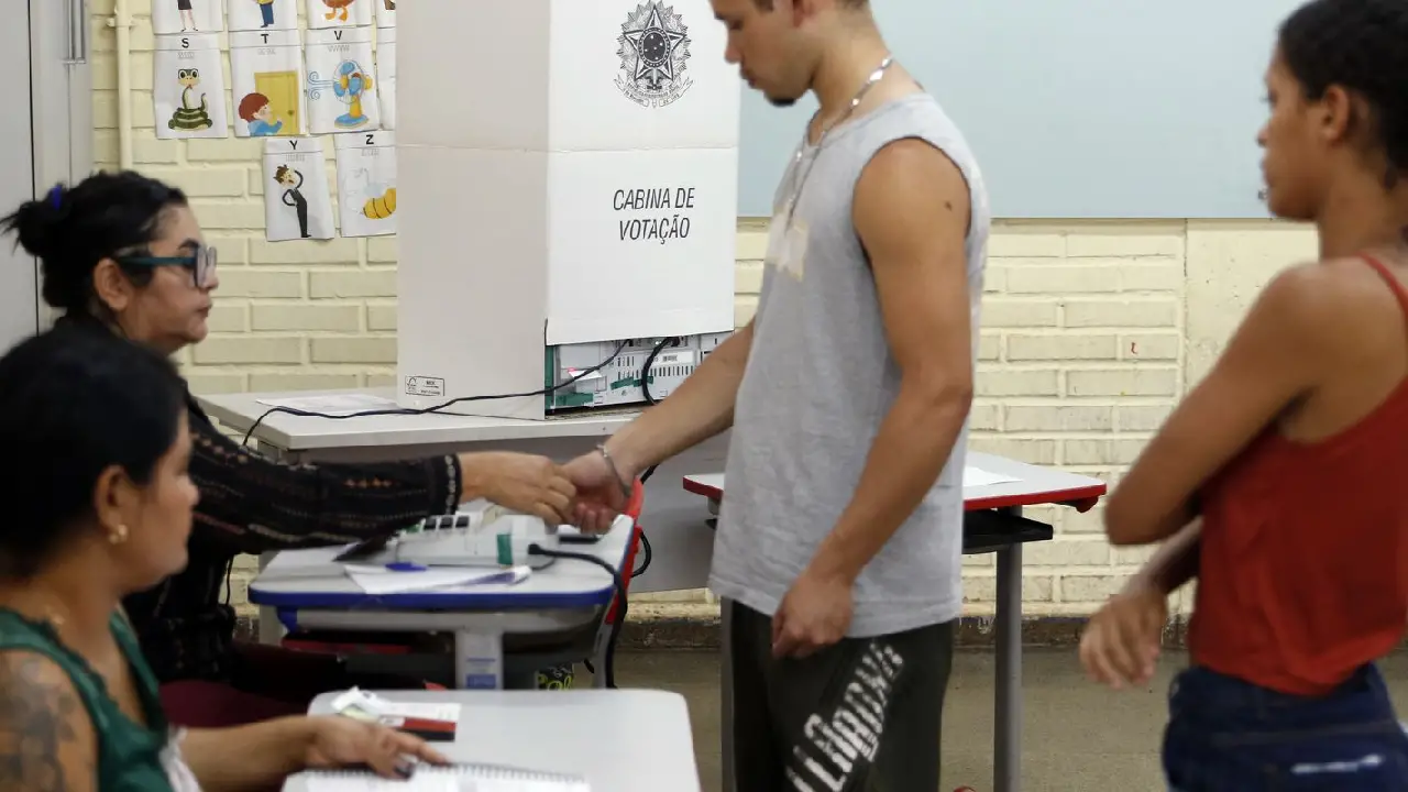 Com envelhecimento da população, eleitorado jovem recua 22% em 16 anos