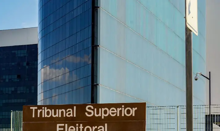Condenado por lesão corporal contra mulher fica inelegível, decide TSE