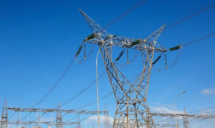 Consumidores poderão escolher fornecedores de energia a partir de 2027