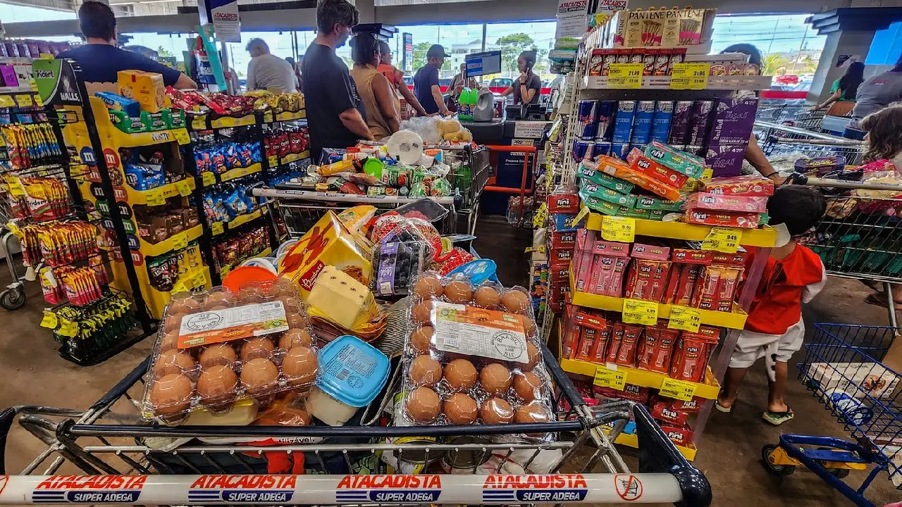 Consumo de alimentos cresce após proibição das bets no país, diz Abras