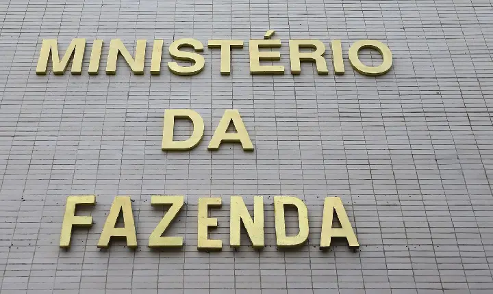 Contas do governo têm superávit de R$ 4,8 bilhões em setembro