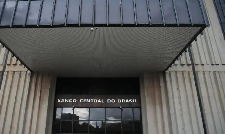 Copom decide Selic em meio a guerra e inflação acelerando