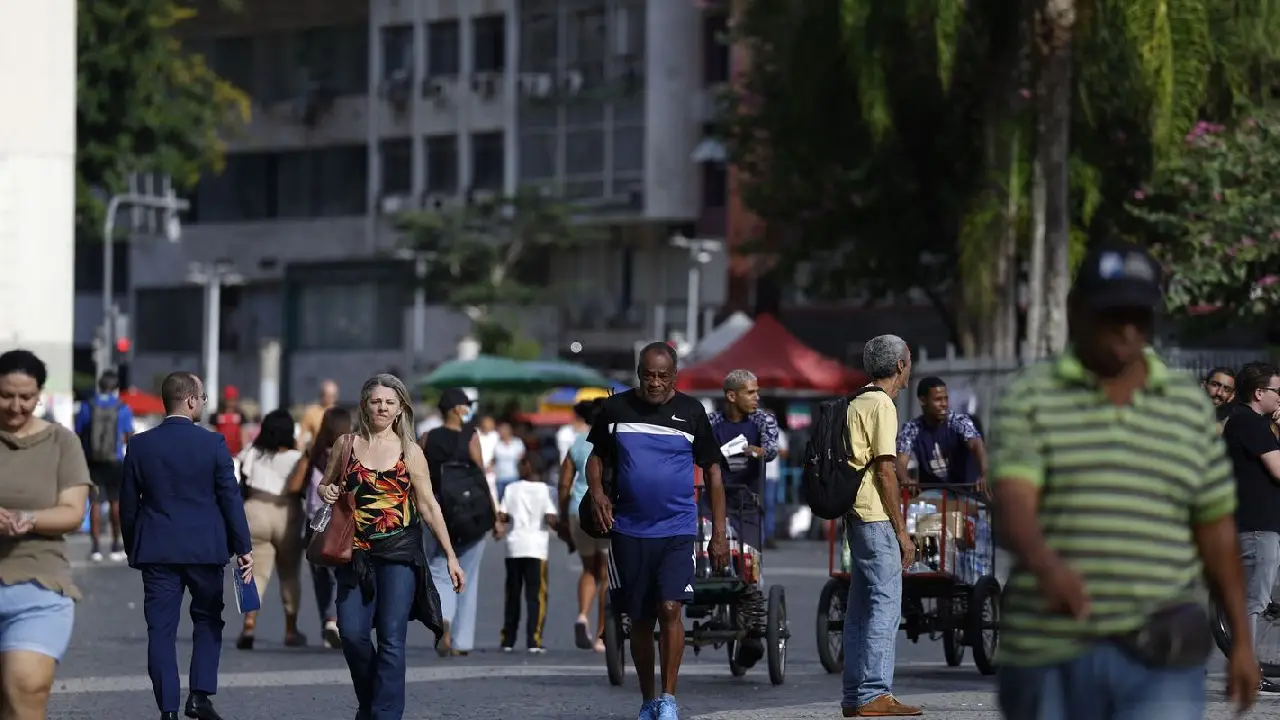 Crescimento populacional caiu para 0,37% em 2026, estima IBGE