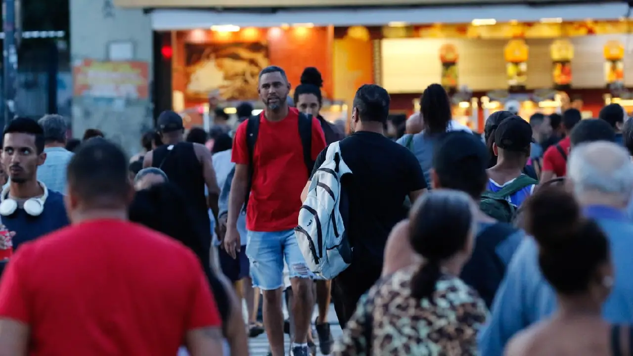Desemprego chega a 5,8% no trimestre encerrado em abril, diz IBGE