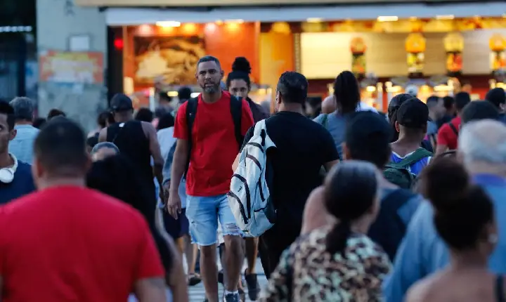 Desemprego chega a 5,8% no trimestre encerrado em abril, diz IBGE