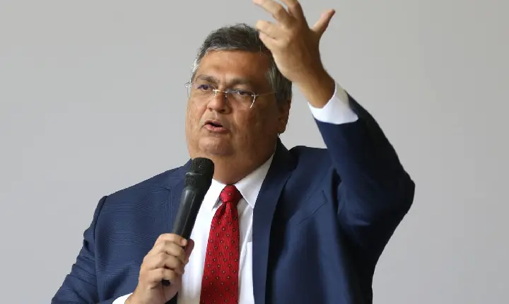 Dino bloqueia R$ 119 milhões de Valdemar por suspeitas em emendas