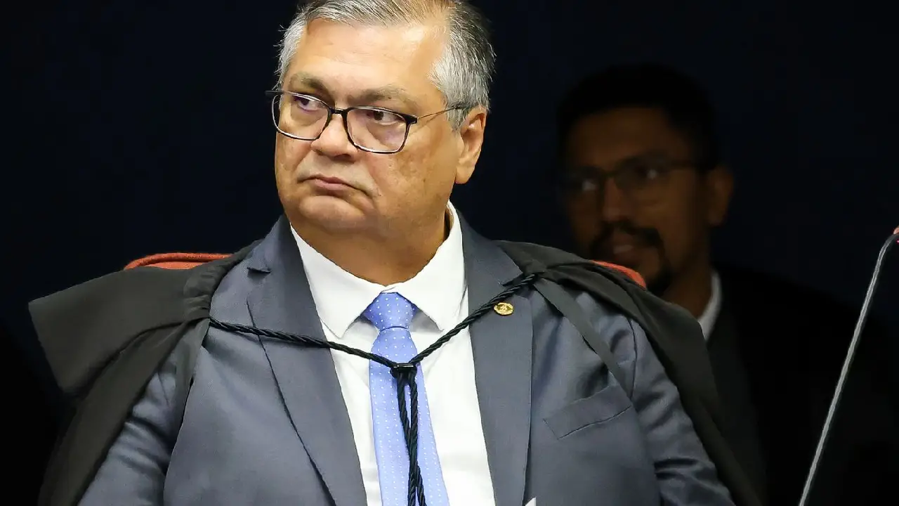 Dino dá 10 dias para governo mostrar plano de combate a incêndios