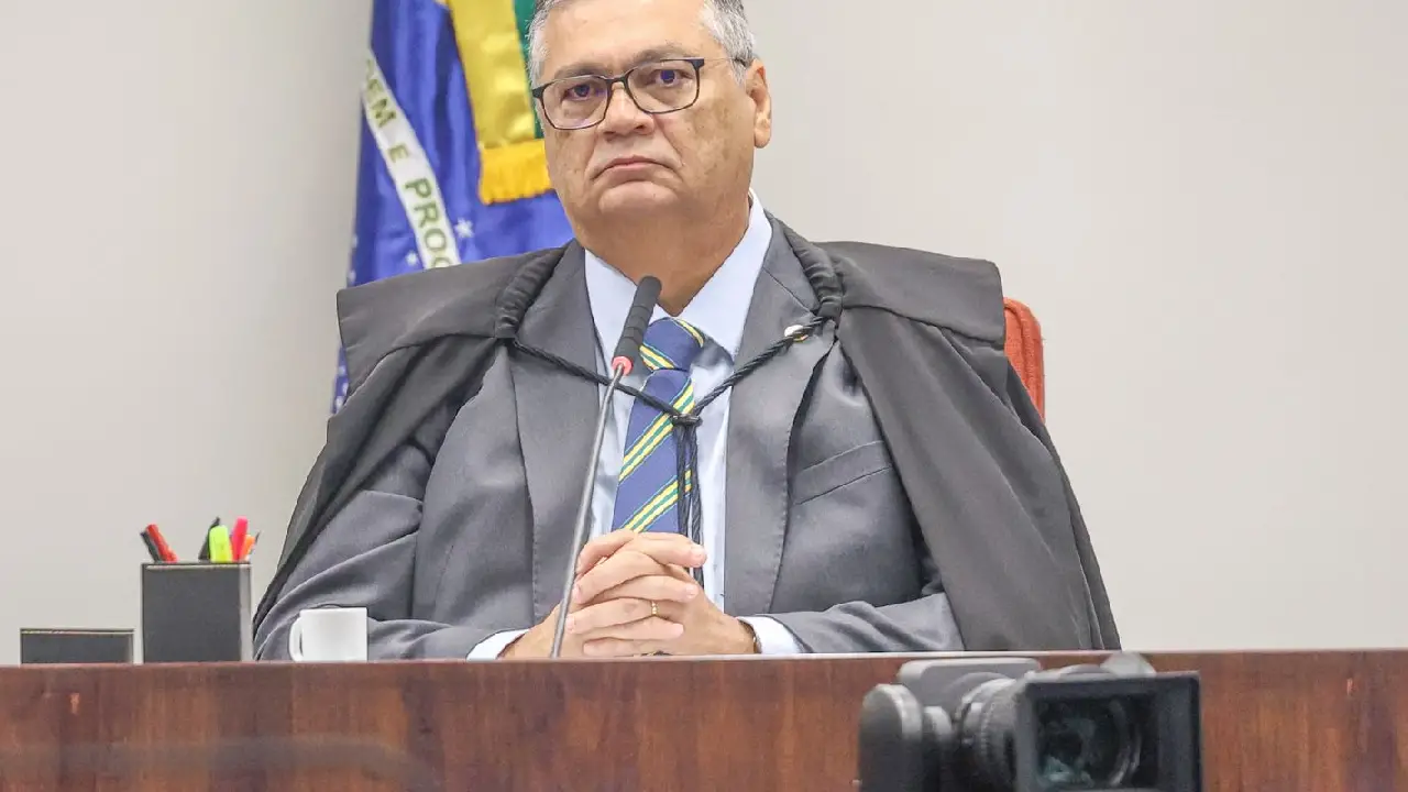 Dino determina afastamento do presidente do TCE do Maranhão 
