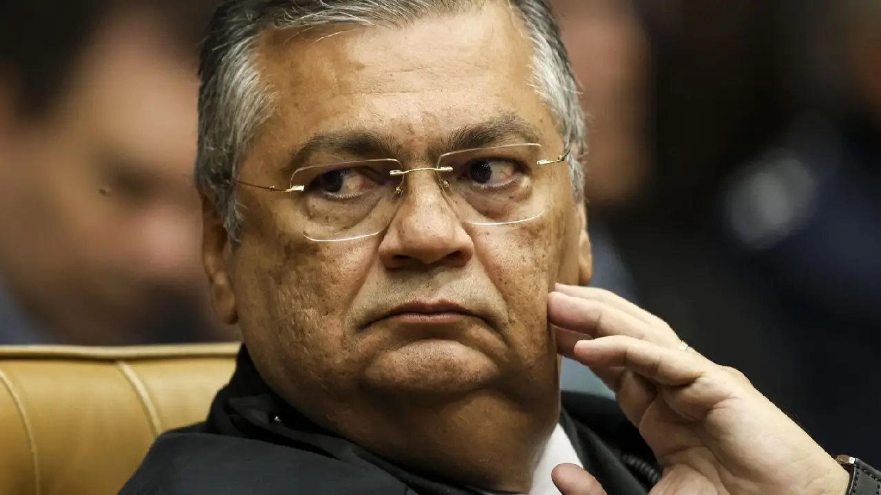 Dino diz ter sido ameaçado de morte por funcionária de companhia aérea