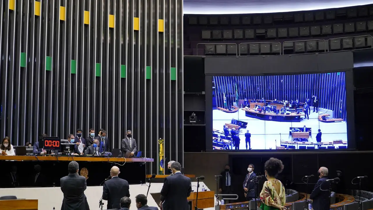 Dino intima partidos a explicar controle de emendas parlamentares