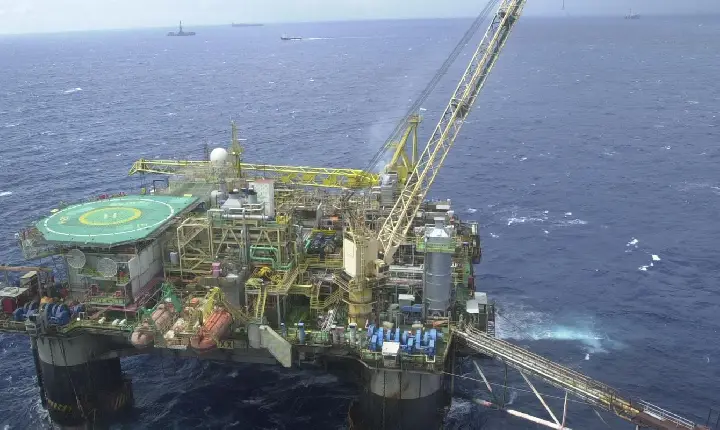 Em meio à guerra no Irã, Brasil bate recorde de produção de petróleo