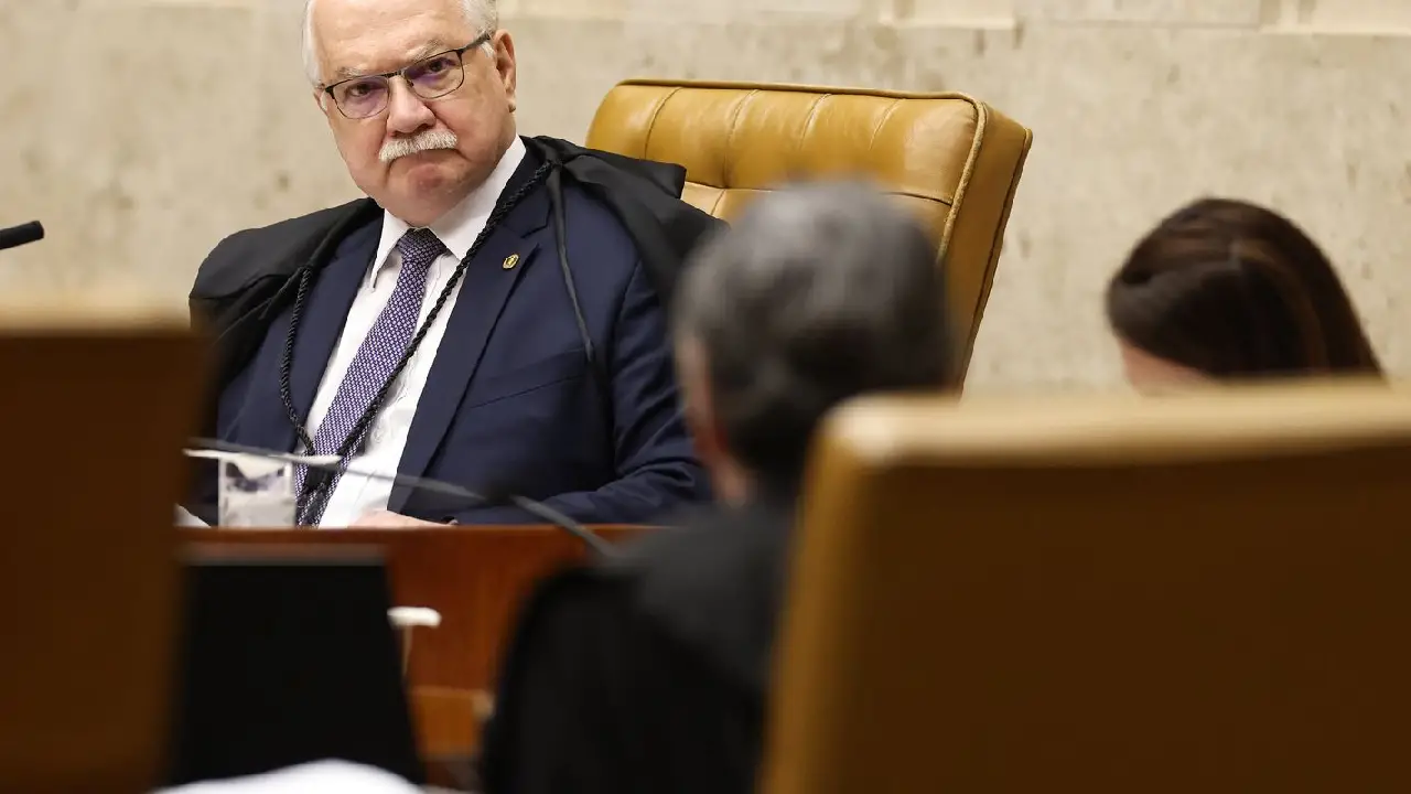 Ex-ministros e sociedade civil divulgam carta em apoio a Fachin 