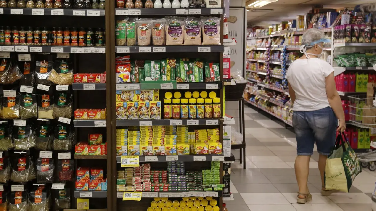 Fabricação de produto alimentício gerou mais emprego em 2024, diz IBGE