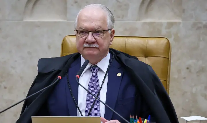 Fachin adia discussão sobre postagens de Nossa Senhora no STF