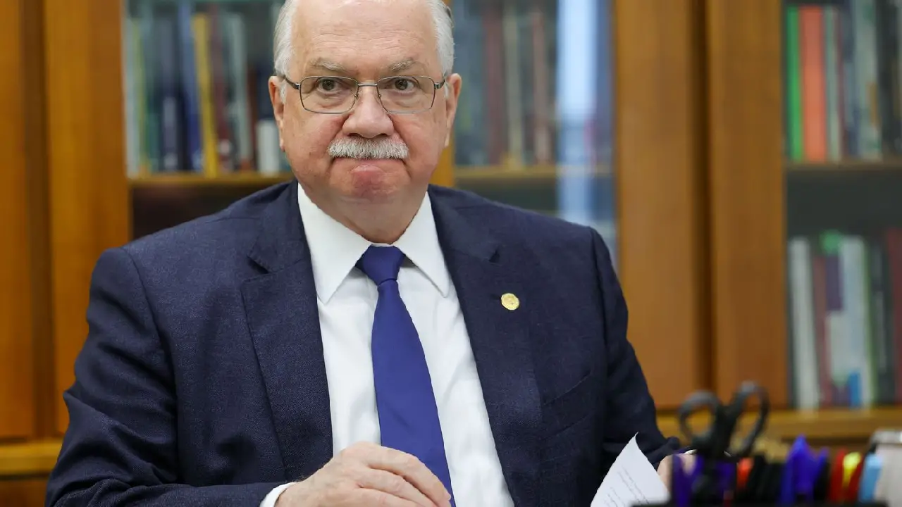 Fachin diz que espera regras do STF para supersalários ainda em junho 