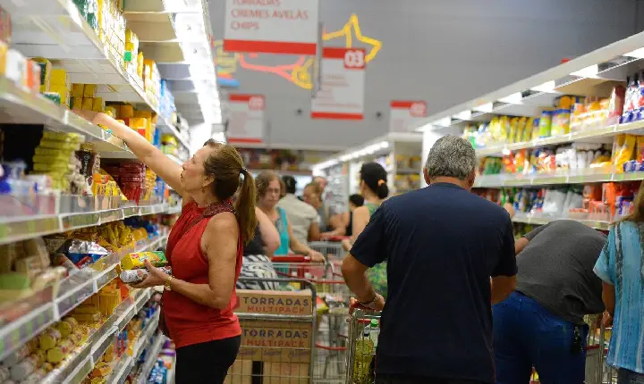 Fim da escala 6x1: estudos divergem sobre impactos no PIB e inflação