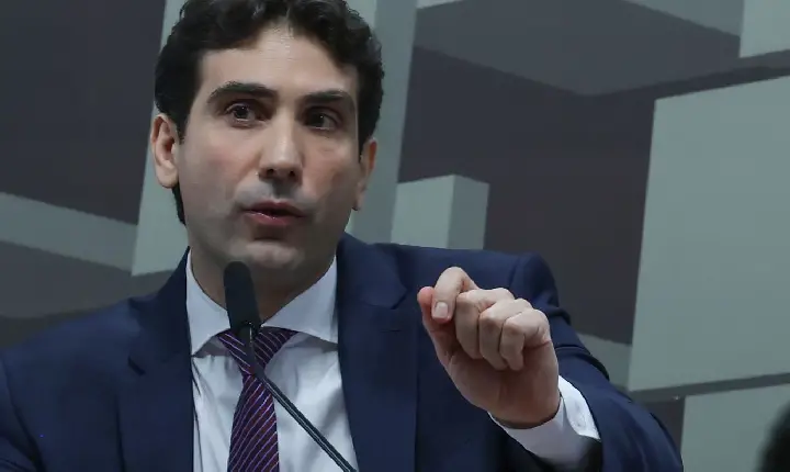 Galípolo critica empresas que pressionam para usar FGC