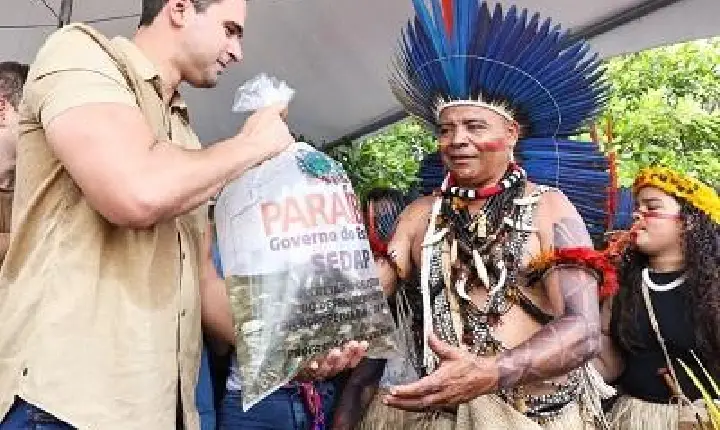 Governador Lucas Ribeiro participa de celebração do Dia dos Povos Indígenas e realiza entregas em Baía da Traição