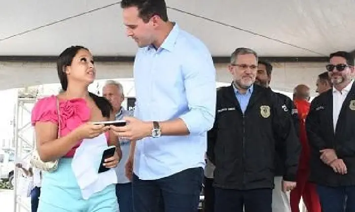 Governador Lucas Ribeiro reforça política de segurança com devolução de 500 celulares pela Operação Recupera