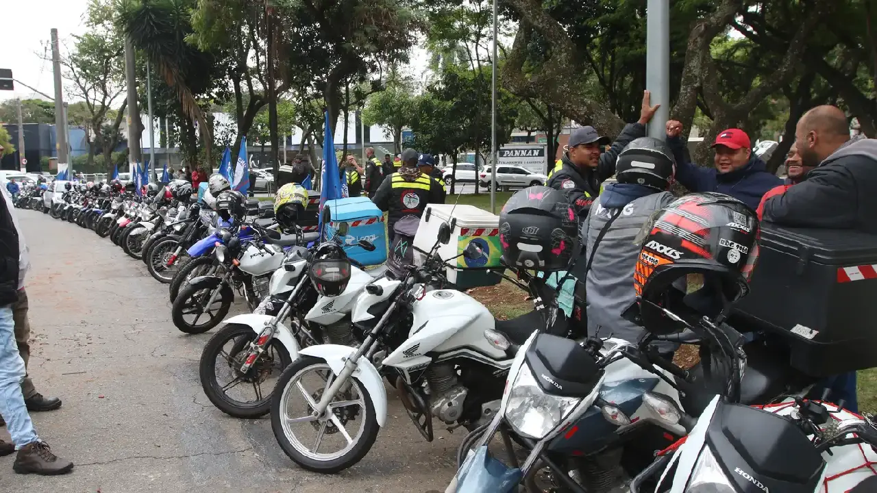 Governo prepara linha de crédito para motociclistas de aplicativos