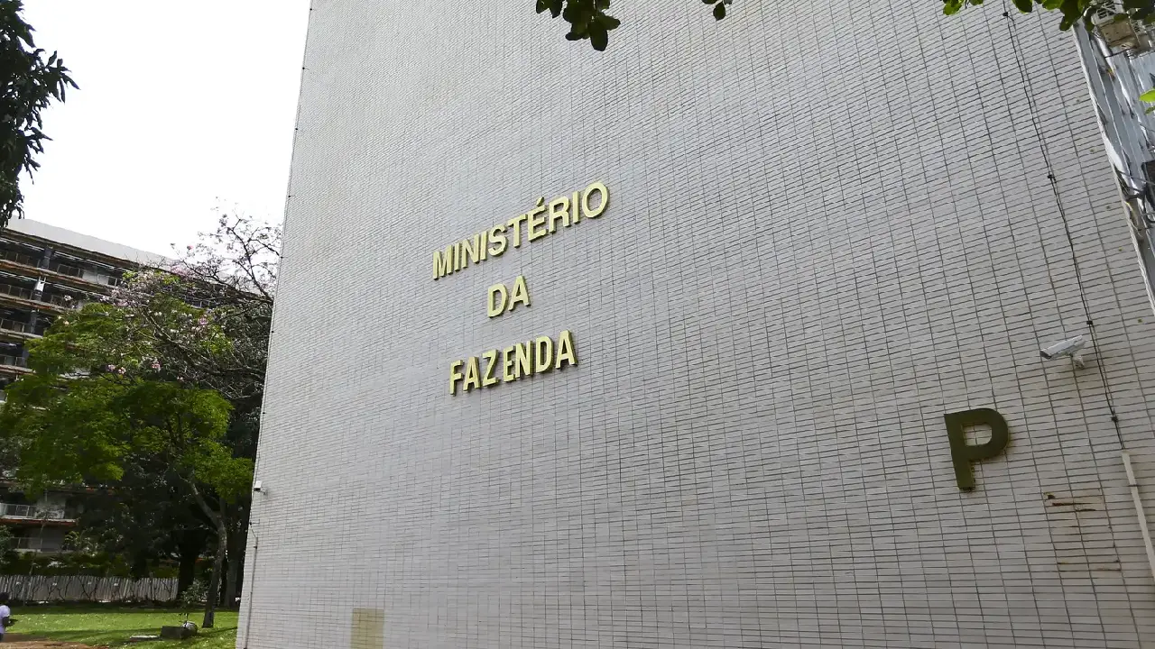 Governo reduz projeção do PIB para 2% em 2026 e 2,3% em 2027