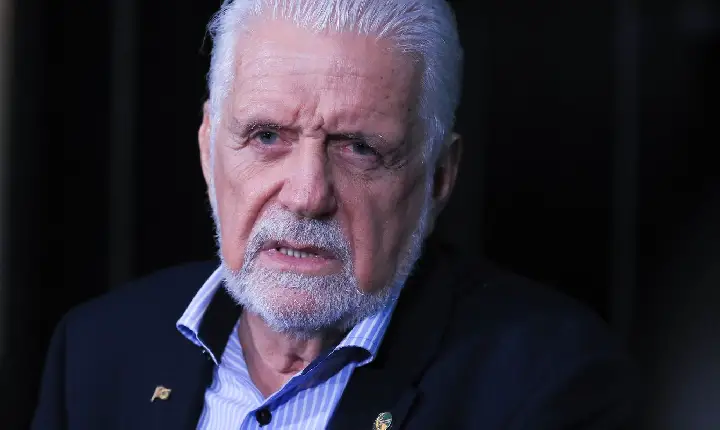 Jaques Wagner anuncia saída da liderança do governo no Senado