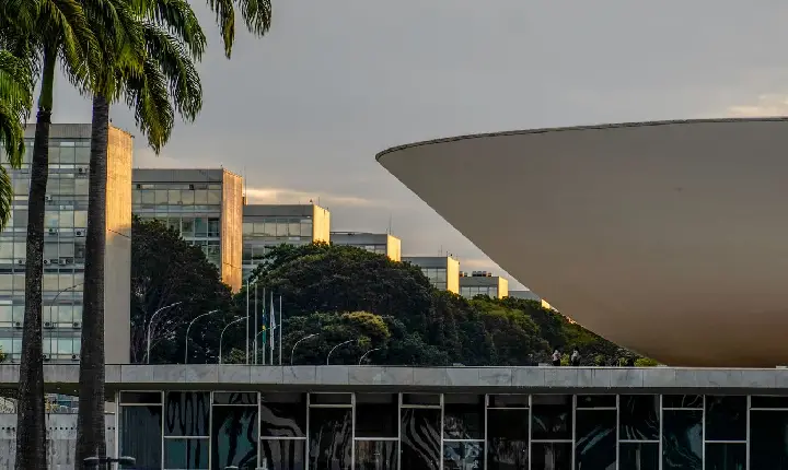 Líder do PT passa mal e Câmara suspende votações