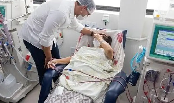 Lucas Ribeiro visita Centro de Hemodiálise de Pombal e participa de entrega de veículos para Saúde no Sertão