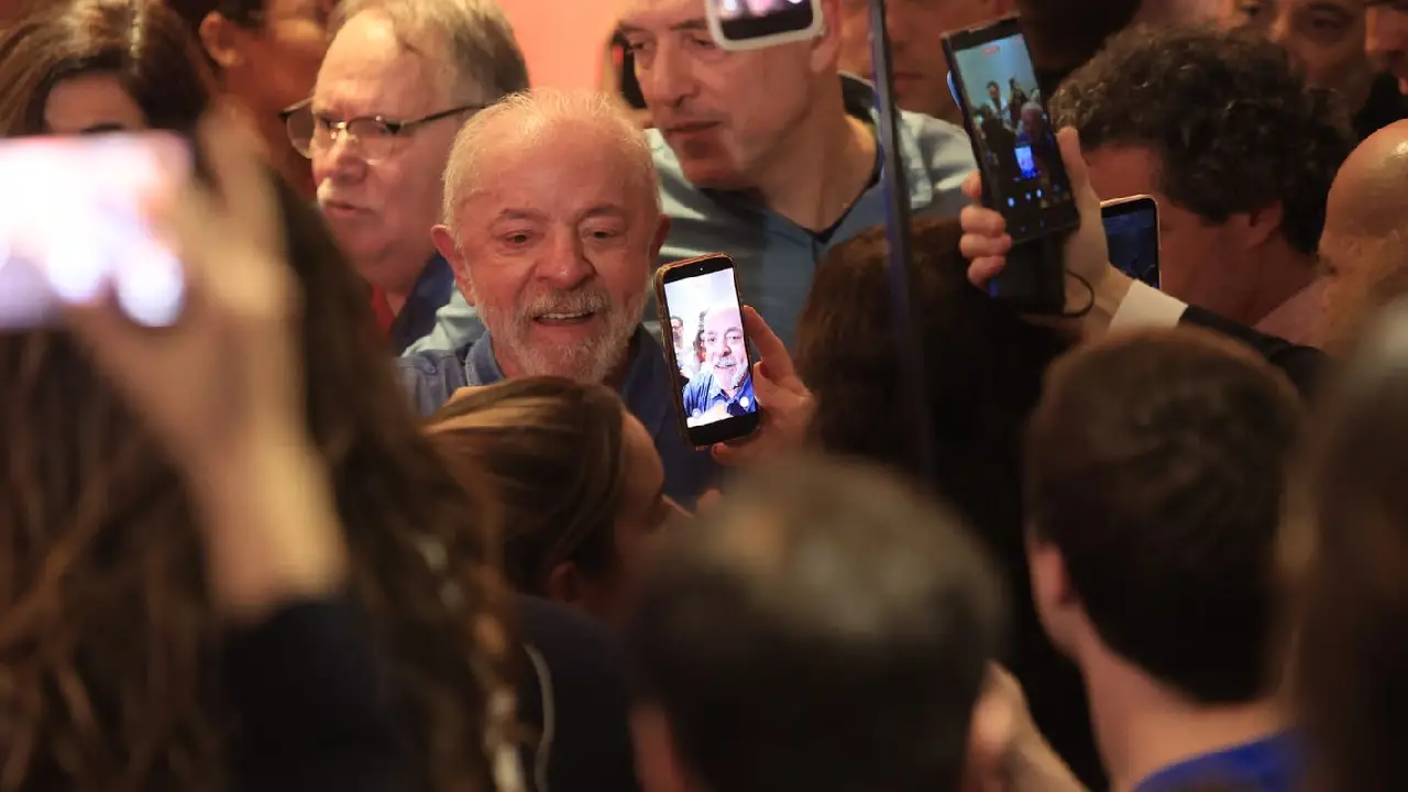 Lula agradece votos e diz que teve de vencer intromissão vinda de fora