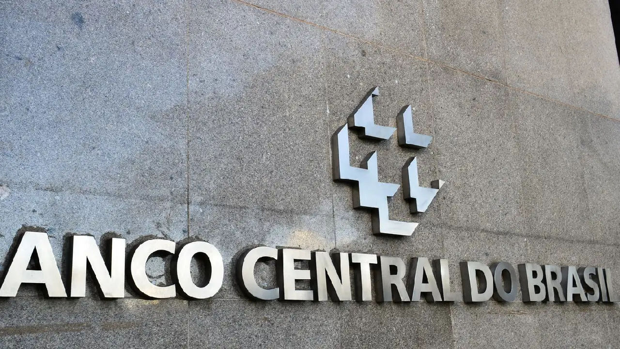 Mercado financeiro eleva previsão da Selic para 13,75% ao ano