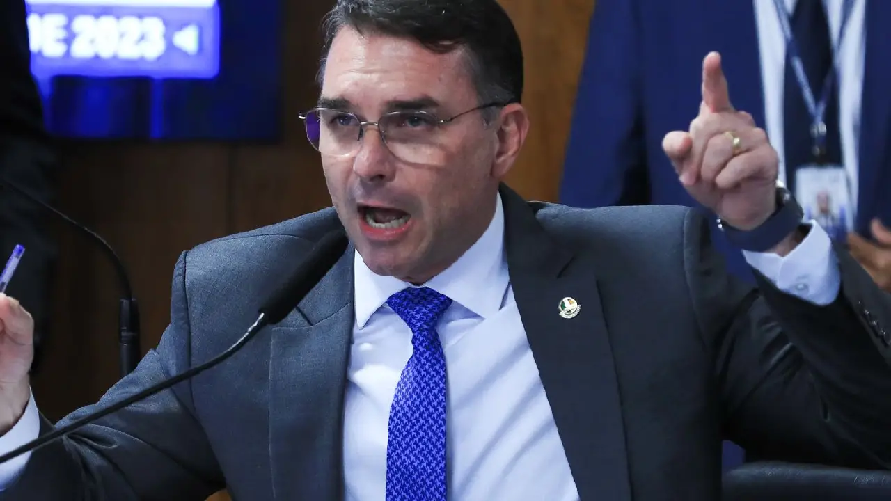 Missão pede investigação sobre filiação falsa de Flávio ao partido