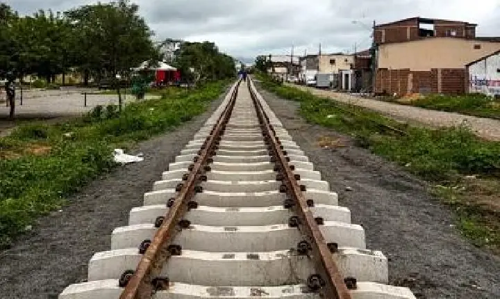 Obras do VLT: instalação de passagens de nível começa na divisa entre o Tambor e o Catolé