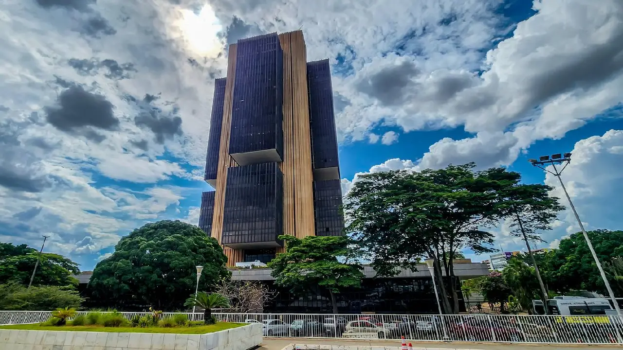 PEC no Senado facilita cooptação do Banco Central, dizem economistas