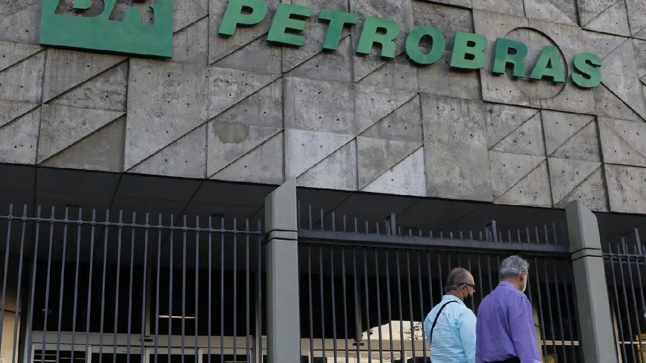 Petrobras bate novo recorde na produção de barris de petróleo e gás