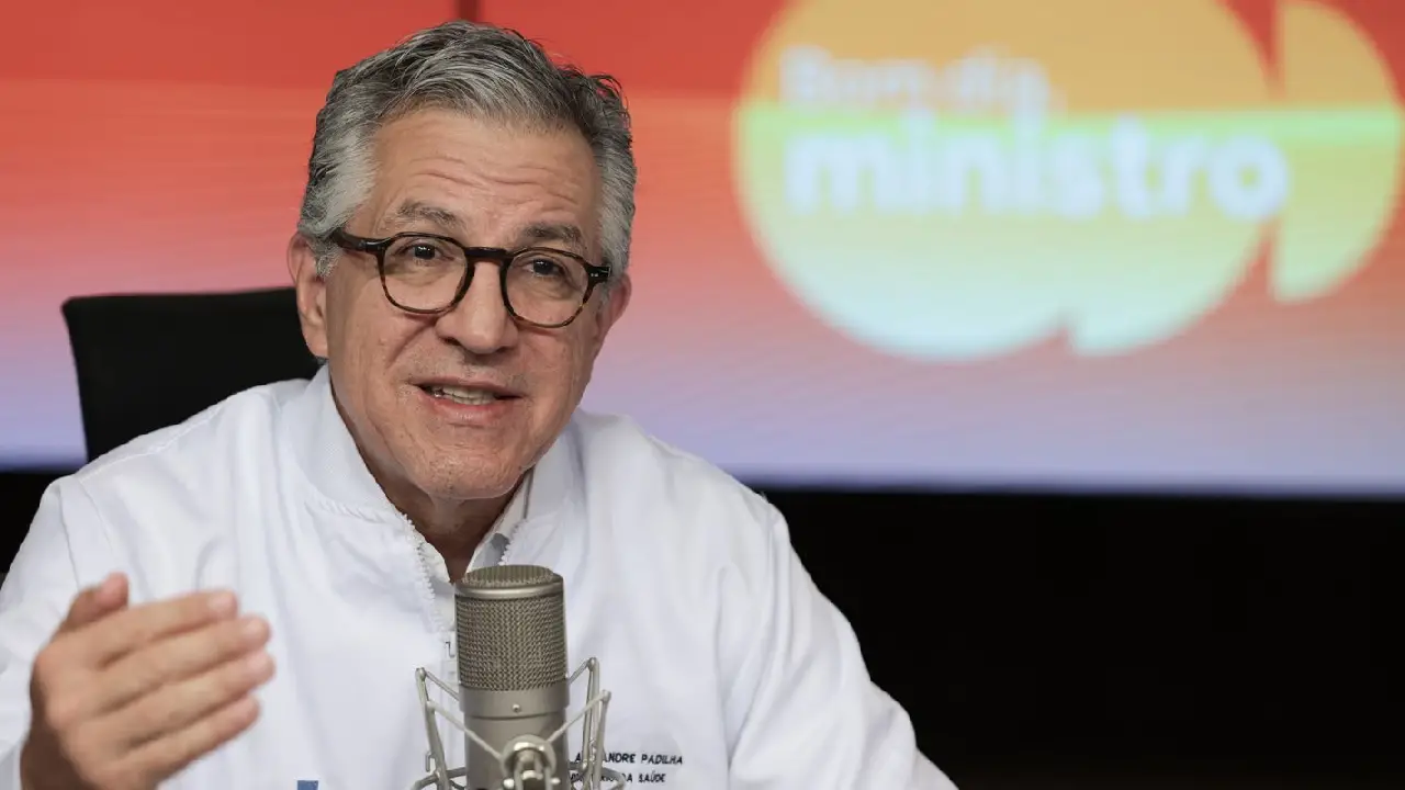 PF desmente Veja e Padilha aciona Justiça sobre fake news contra Lula