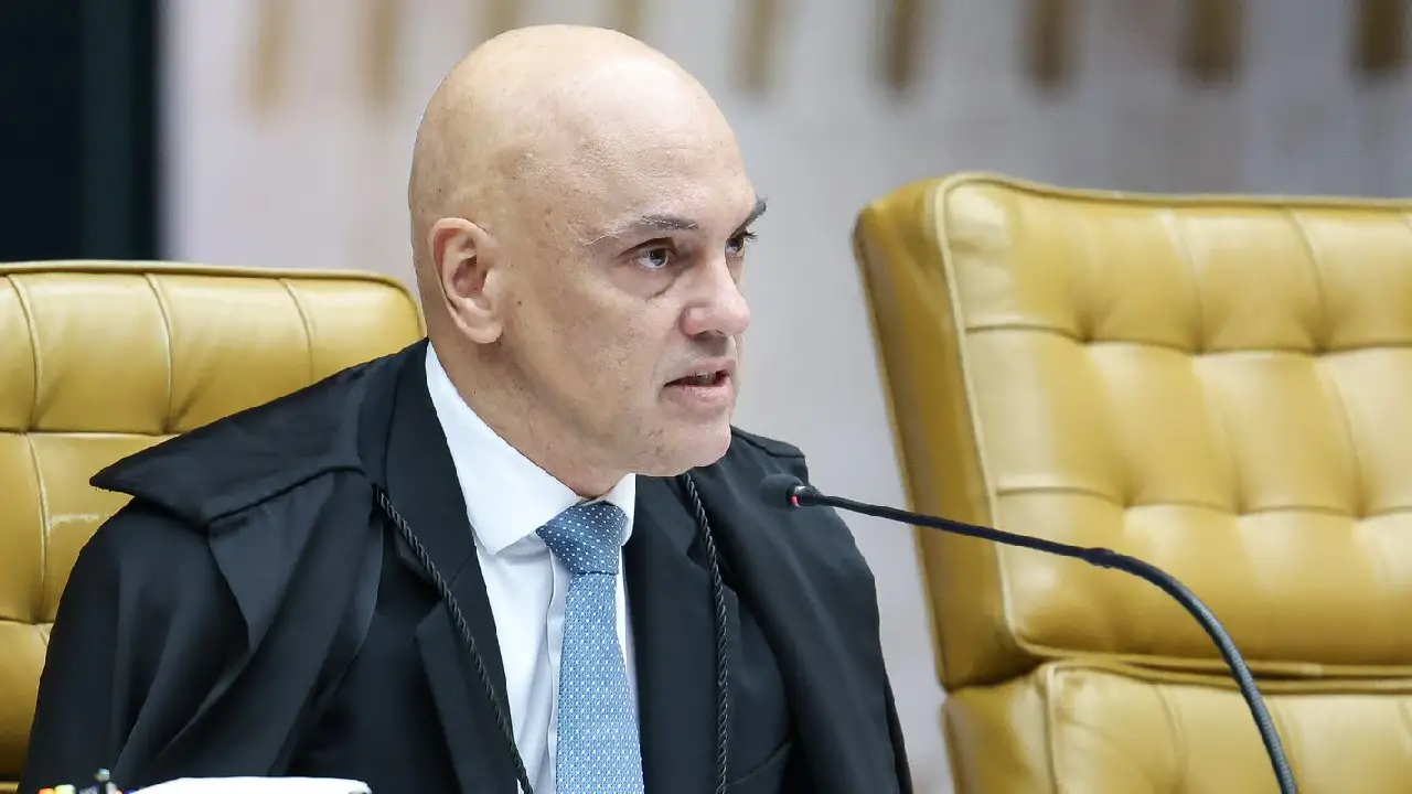 Por ordem de Moraes, PF faz busca por armas na casa de Bolsonaro