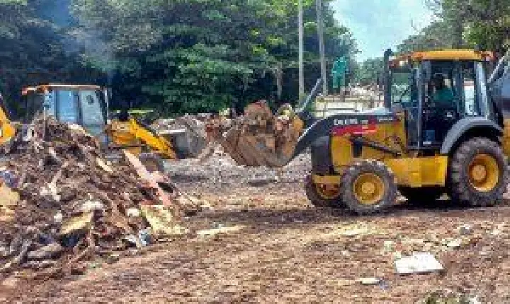 Prefeitura de João Pessoa intensifica ações de limpeza, desobstrução de galerias e coleta de lixo durante final de semana e feriado de Tiradentes