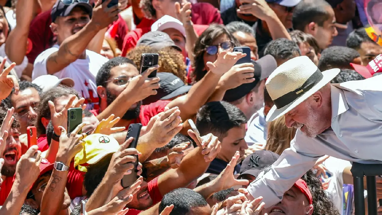 Presidente do TSE liga para Lula para parabenizar reeleição