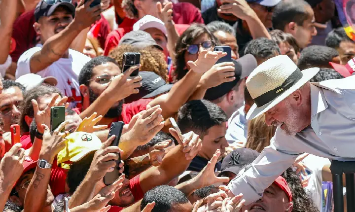 Presidente do TSE liga para Lula para parabenizar reeleição