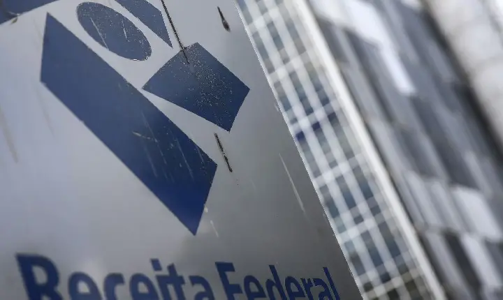 Receita paga nesta segunda último lote de restituição do IR 2026