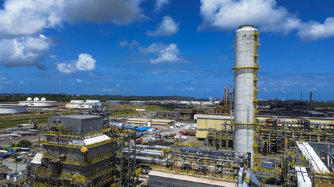 Refinarias da Petrobras operam com mais de 100% de capacidade; entenda